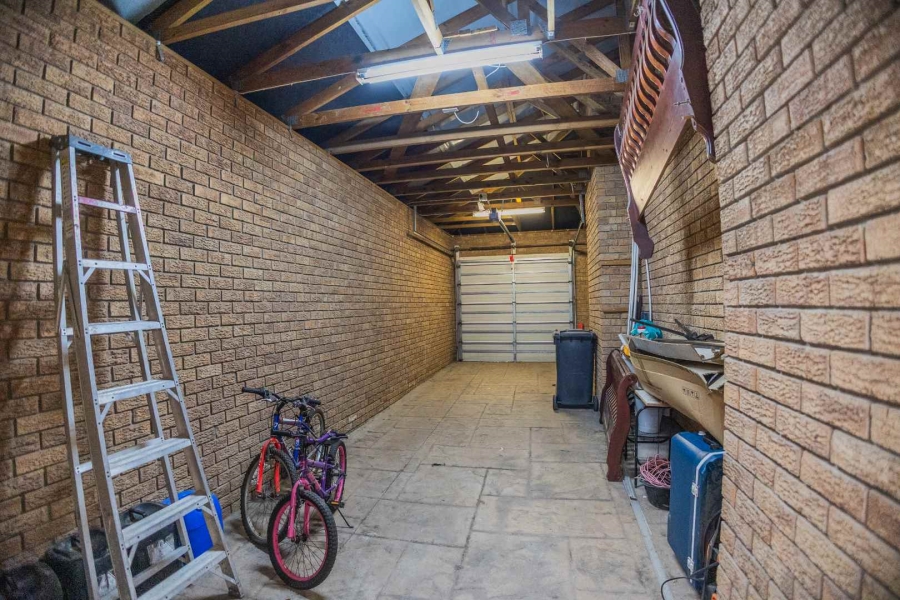 To Let 3 Bedroom Property for Rent in Protea Heights Western Cape